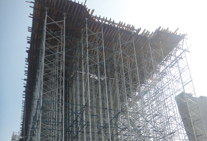 Precauciones de descarga, almacenamiento y construcción del encofrado de madera de columna